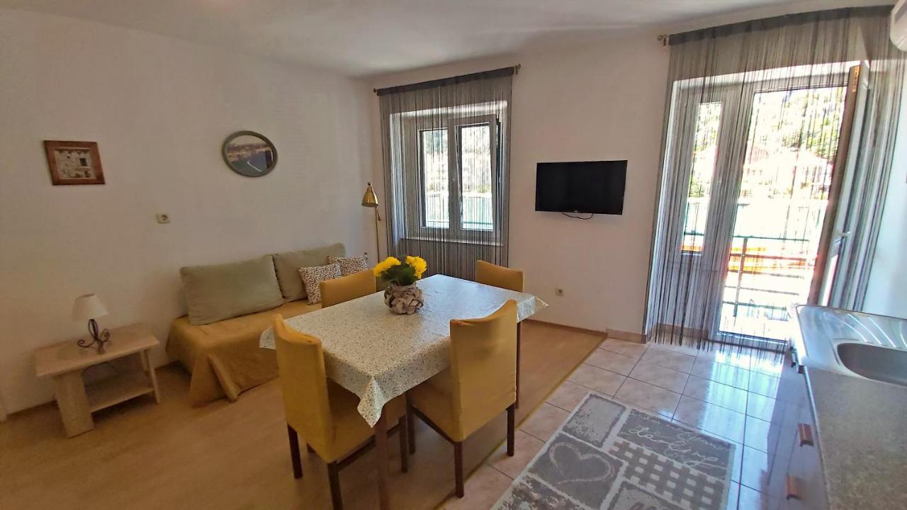 Apartment Mandic Omiš Eksteriør billede